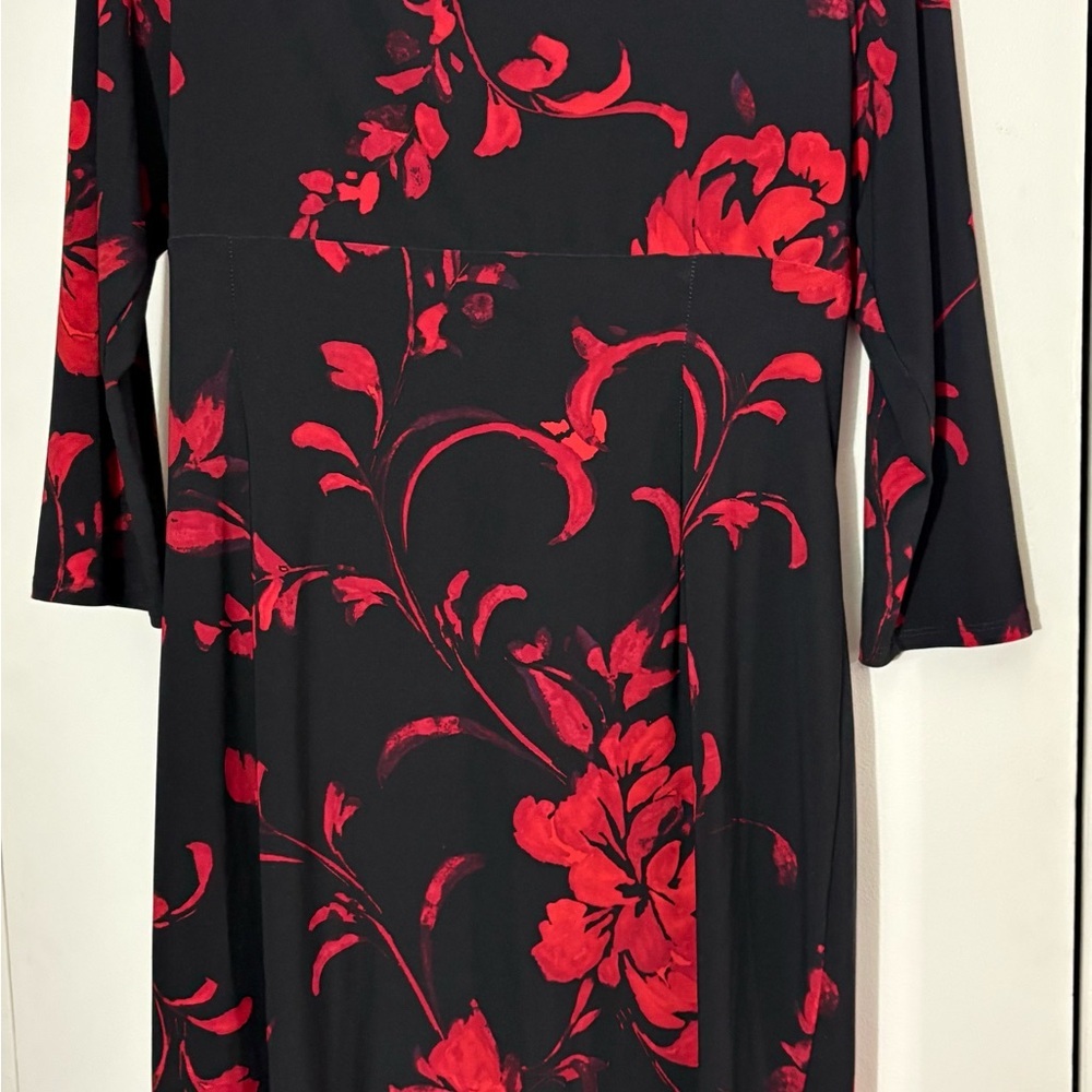 Elegant Red Floral Wrap Dress - Picture 2 of 3